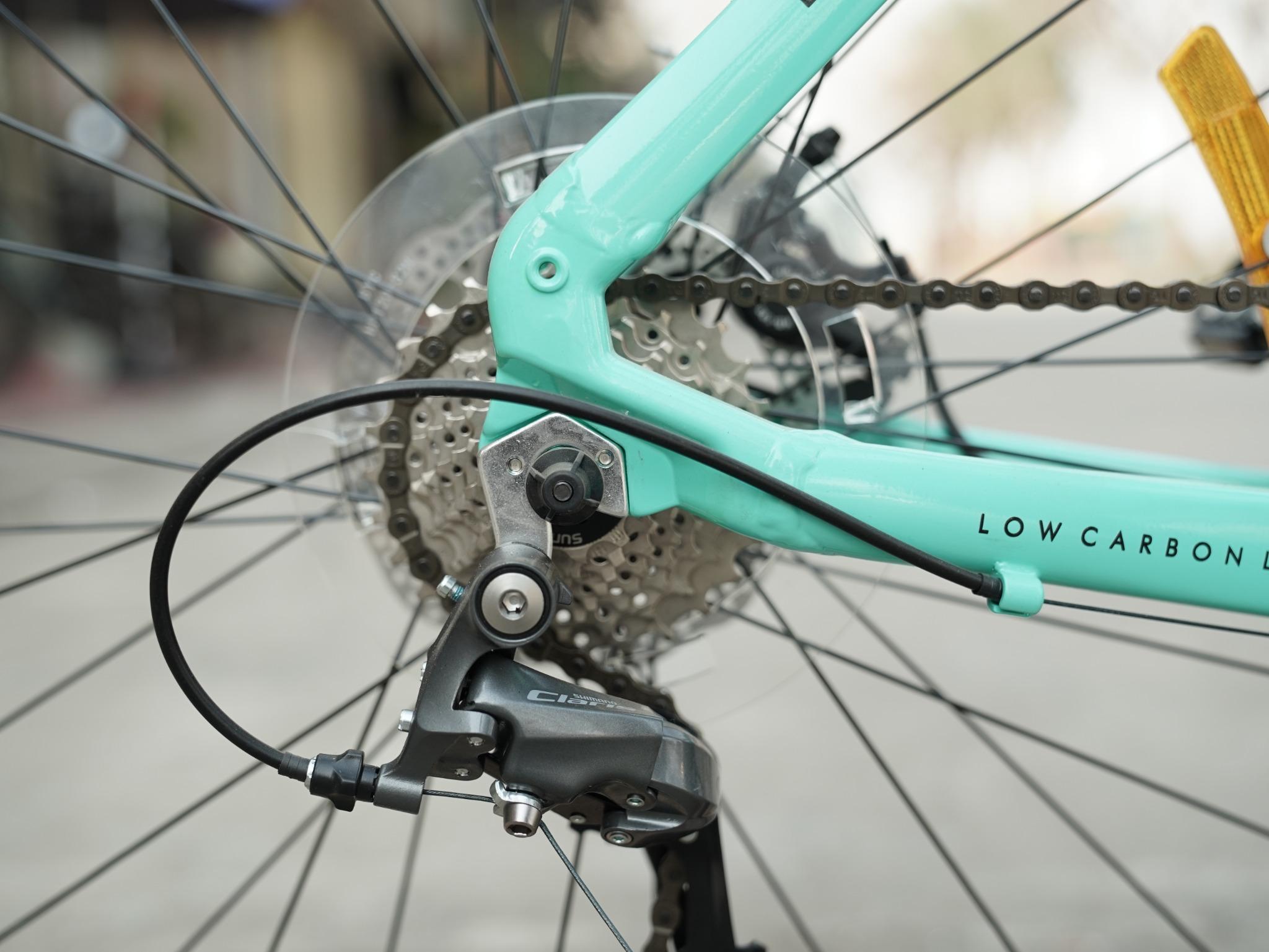 xe-dap-dua-dtfly-r2000-cui-de-shimano-claris.jpg
