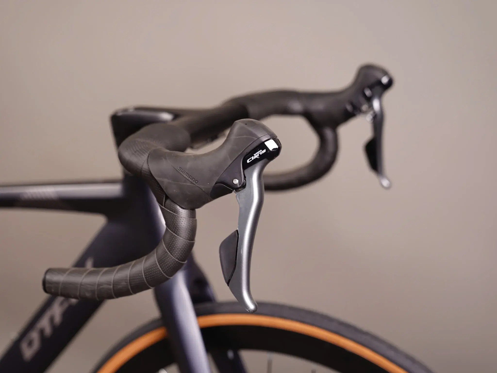 dtfly-t200-tay-de-shimano-claris